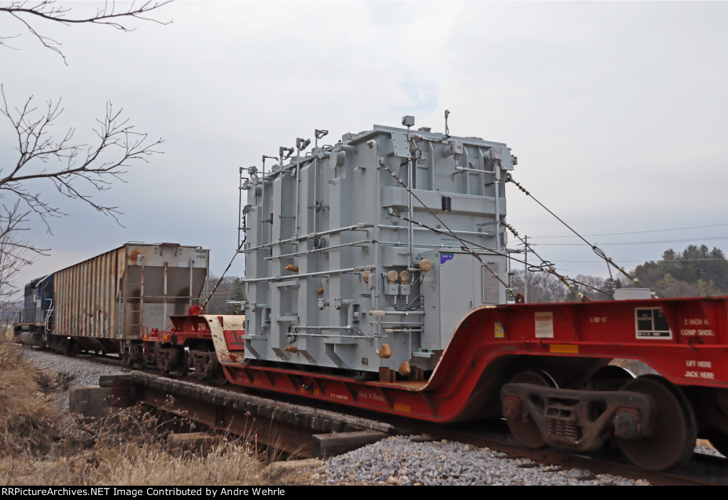 KRL (Kasgro) 8-axle well flat bearing a transformer, second in L724's train